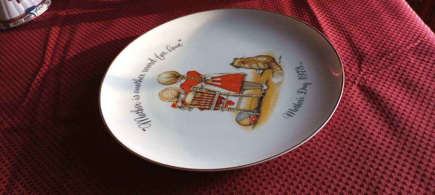 Holly Hobbies Mother Love 1973 Plate