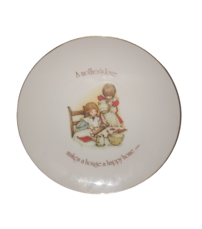 Lasting Memories Plate. A Mother's Love Makes A House A Happy Home Plate Featuring a Mother And Her Children. Plate Made in Japan. 