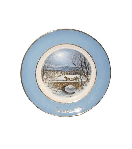 Avon Christmas Holiday Plate. Reindeer Dashing Through The Snow. 1979. Wedgewood. England.