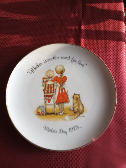 Holly Hobbies Mother Love 1973 Plate