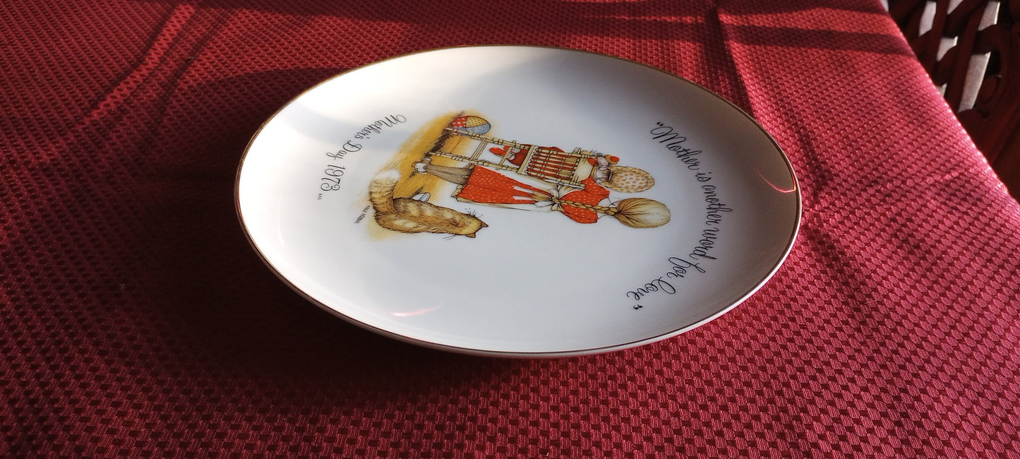 Holly Hobbies Mother Love 1973 Plate