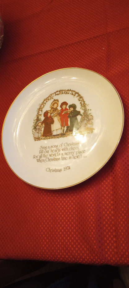 Holly Hobbies Christmas Song 1974 Plate