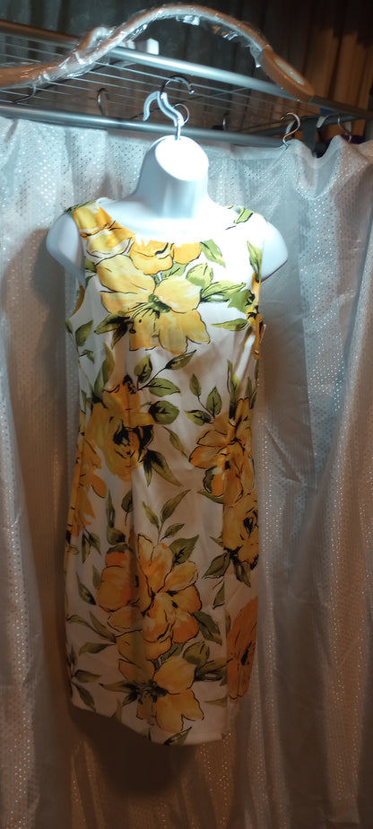 Kim Rogers Dress Floral Sleeveless Yellow Green Flower Tropical Knee Midi Summer Size: 6 Stunning yellow flowers on this sleeveless floral dress. Step out in style this Spring and Summer.