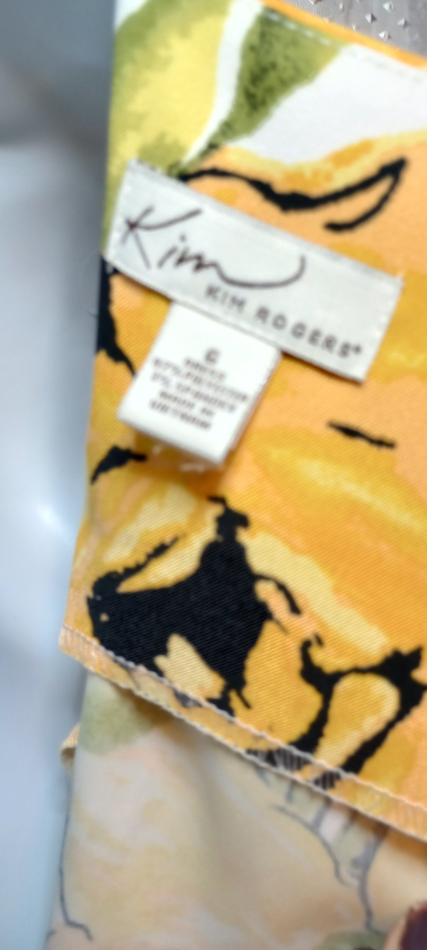 Kim Rogers Dress Floral Sleeveless Yellow Green Flower Tropical Knee Midi Summer Size: 6 Stunning yellow flowers on this sleeveless floral dress. Step out in style this Spring and Summer.