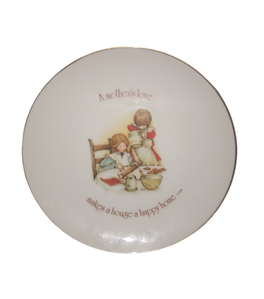 Lasting Memories Plate. A Mother's Love Makes A House A Happy Home Plate Featuring a Mother And Her Children. Plate Made in Japan. 