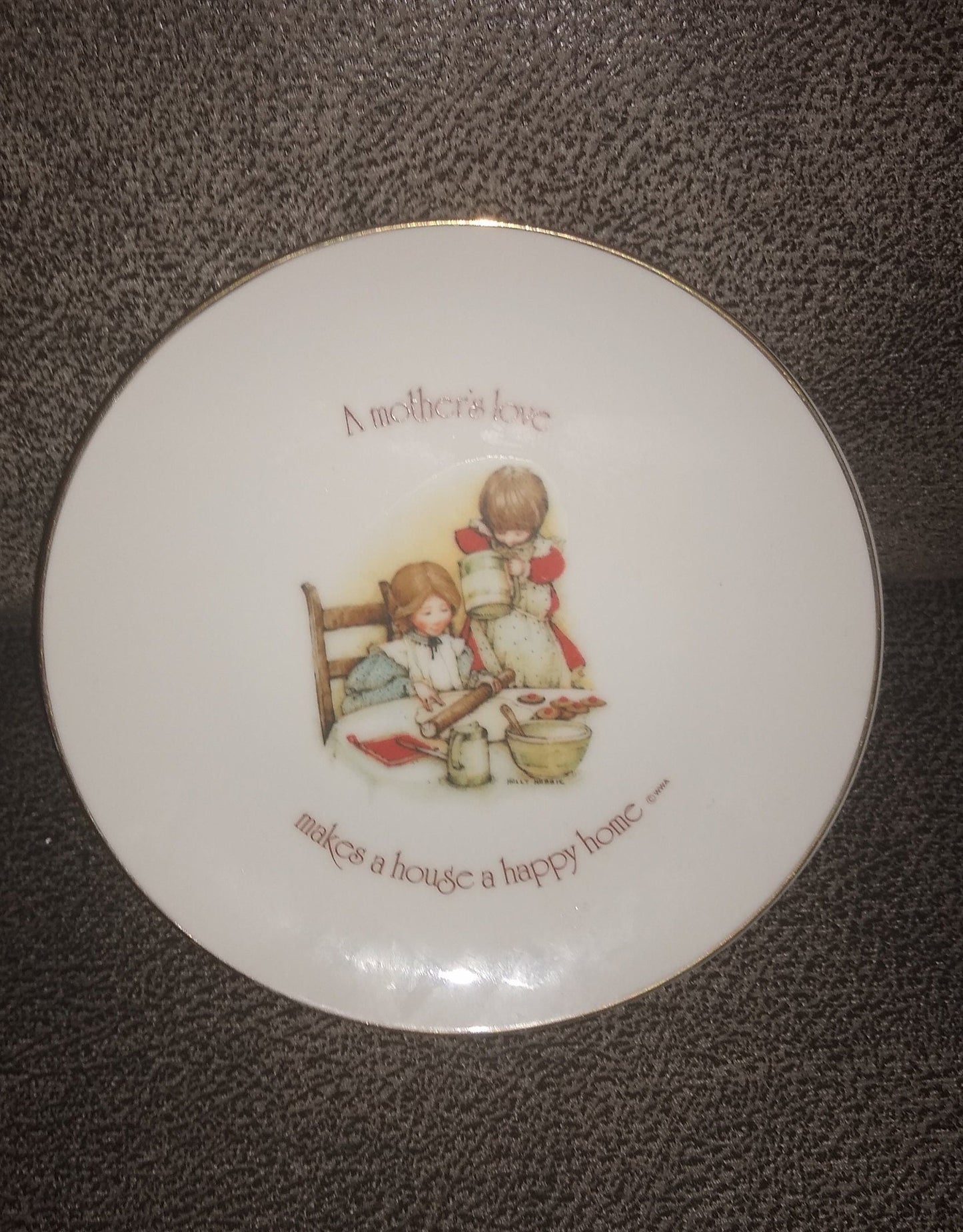 Lasting Memories Plate. A Mother's Love Makes A House A Happy Home Plate Featuring a Mother And Her Children. Plate Made in Japan. 