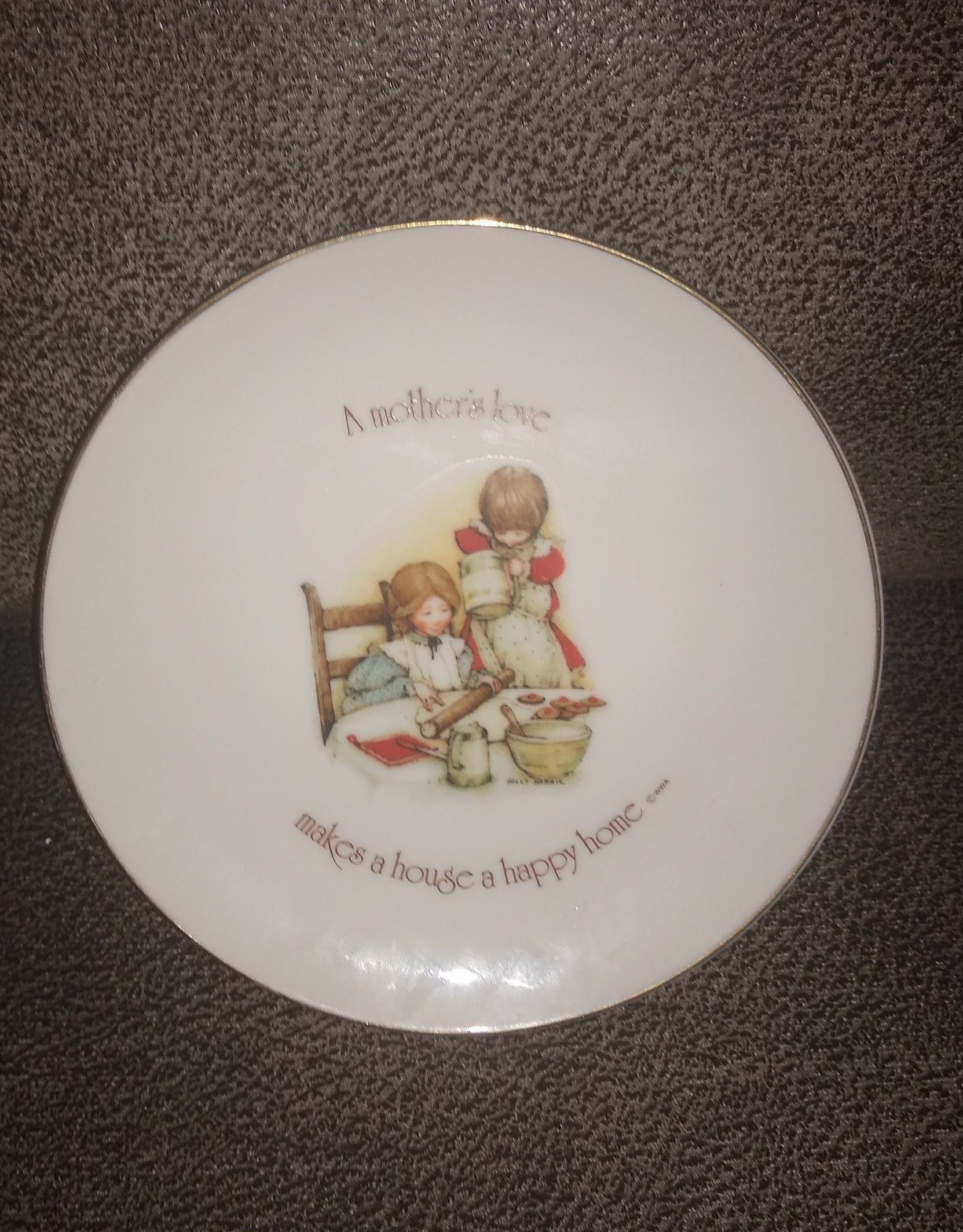 Lasting Memories Plate. A Mother's Love Makes A House A Happy Home Plate Featuring a Mother And Her Children. Plate Made in Japan. 