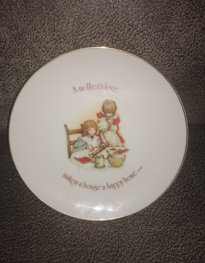 Lasting Memories Plate. A Mother's Love Makes A House A Happy Home Plate Featuring a Mother And Her Children. Plate Made in Japan. 