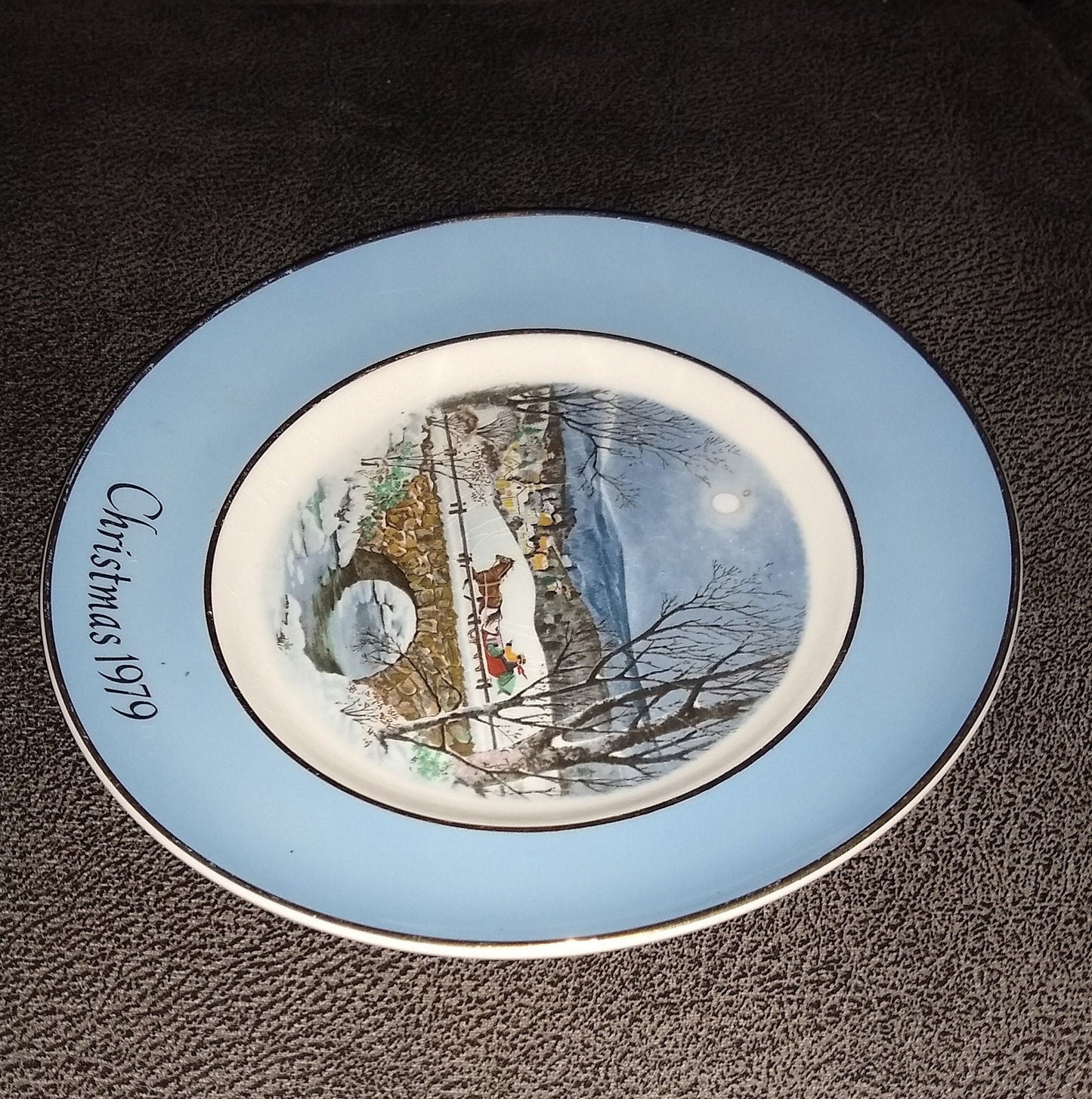 Avon Christmas Holiday Plate. Reindeer Dashing Through The Snow. 1979. Wedgewood. England.
