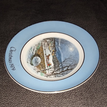 Avon Christmas Holiday Plate. Reindeer Dashing Through The Snow. 1979. Wedgewood. England.