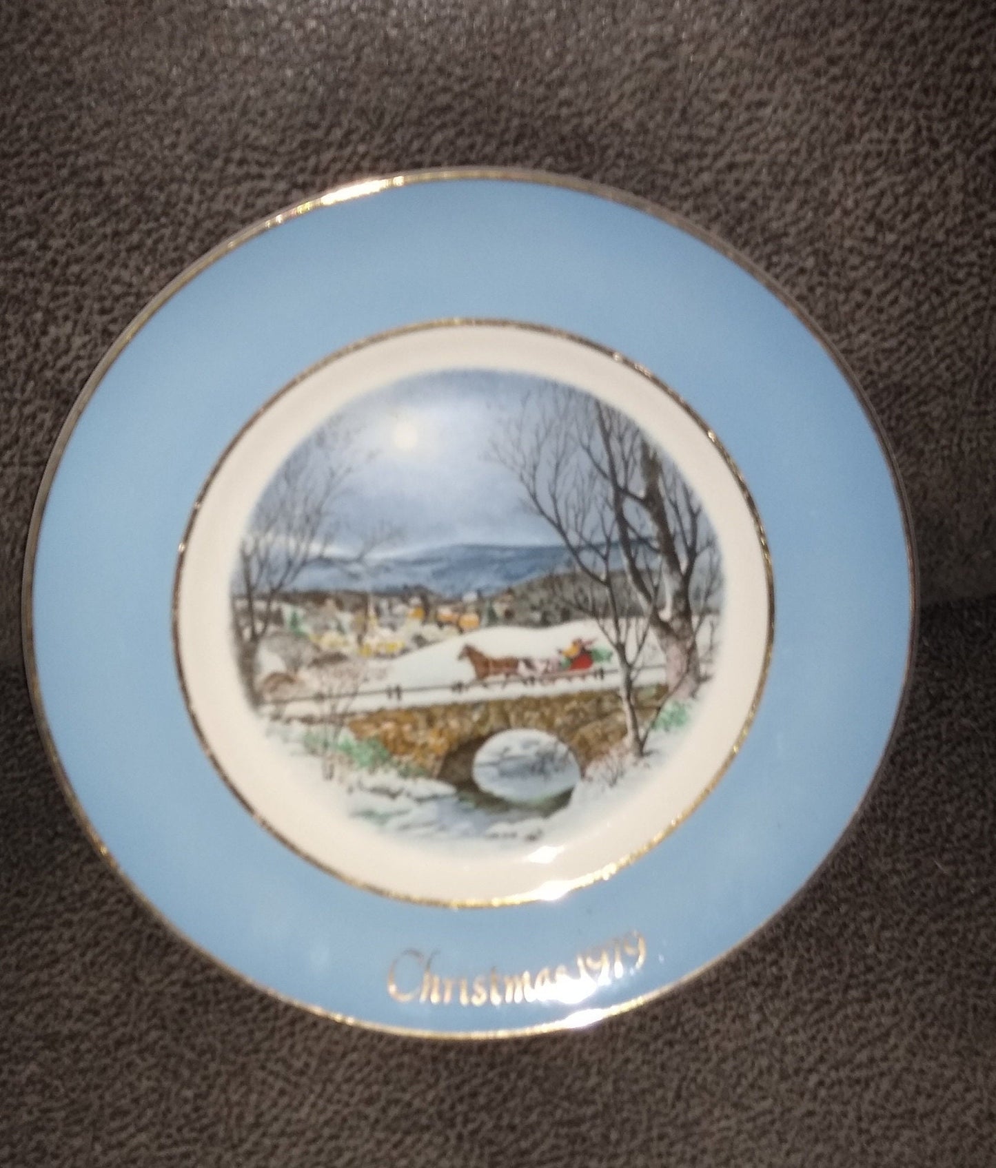 Avon Christmas Holiday Plate. Reindeer Dashing Through The Snow. 1979. Wedgewood. England.